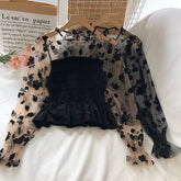 Camisa de verano con mangas de malla y estampado floral